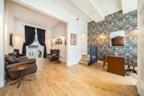 3 bedroom flat for sale, Royal College Street, London NW1