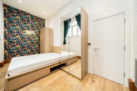 3 bedroom flat for sale, Royal College Street, London NW1