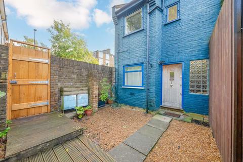 3 bedroom house to rent, Murray Mews, London NW1