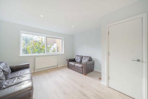 3 bedroom house to rent, Murray Mews, London NW1