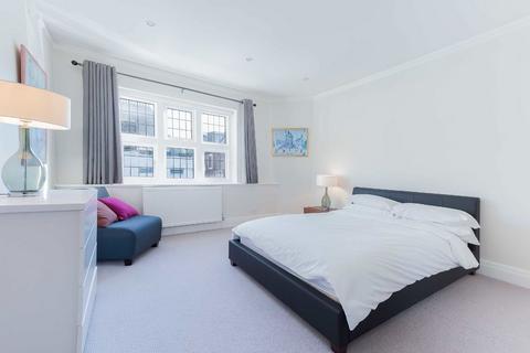 3 bedroom detached house to rent, Kensington High Street, London W8