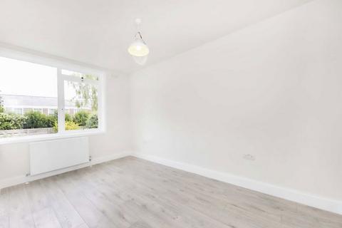 3 bedroom terraced house to rent, Pembroke Gardens, London W8