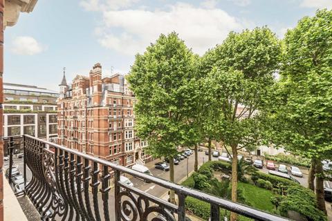 4 bedroom flat to rent, Iverna Court, London W8