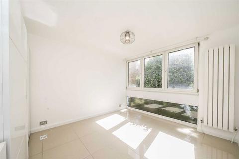 2 bedroom flat to rent, Kent Road, Kew TW9