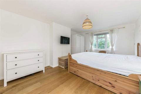 4 bedroom terraced house to rent, Thompson Avenue, Kew TW9