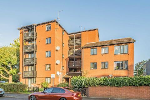 1 bedroom flat for sale, Tithe Barn Close, Kingston Upon Thames KT2