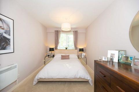 1 bedroom flat for sale, Tithe Barn Close, Kingston Upon Thames KT2