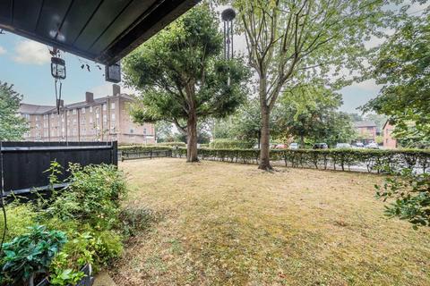 47 Tithe Barn Close, Kingston Upon Thames, KT2 6RZ