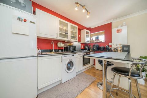 1 bedroom flat for sale, Galsworthy Road, Kingston Upon Thames KT2