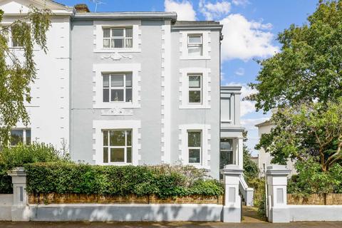 Flat 4, 1 Anglesea Road, Kingston Upon Thames, KT1 2EW