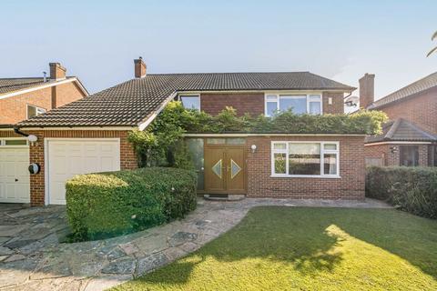 4 bedroom detached house for sale, Dell Walk, New Malden KT3