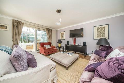 4 bedroom detached house for sale, Dell Walk, New Malden KT3