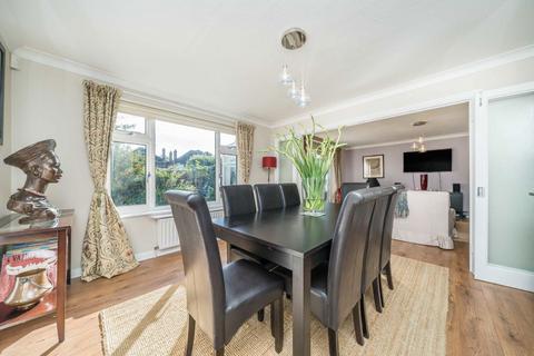 4 bedroom detached house for sale, Dell Walk, New Malden KT3