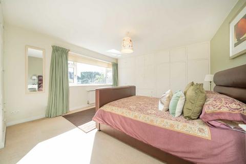 10 Dell Walk, New Malden, KT3 4RF