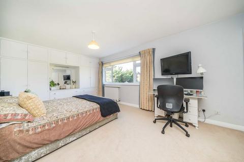 10 Dell Walk, New Malden, KT3 4RF