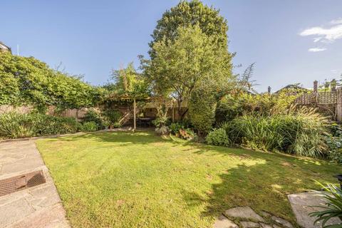 10 Dell Walk, New Malden, KT3 4RF