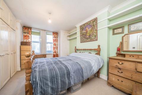 2 bedroom maisonette for sale, Hawks Road, Kingston Upon Thames KT1