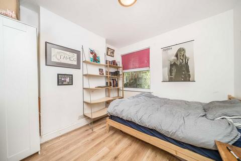 2 bedroom maisonette for sale, Hawks Road, Kingston Upon Thames KT1