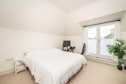 2 bedroom flat for sale, Lingfield Avenue, Kingston Upon Thames KT1