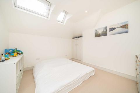 2 bedroom flat for sale, Lingfield Avenue, Kingston Upon Thames KT1