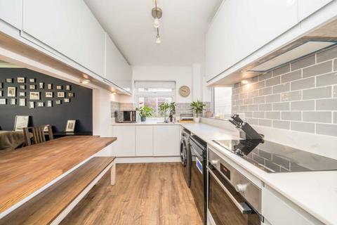 2 bedroom flat for sale, Queens Road, Kingston Upon Thames KT2