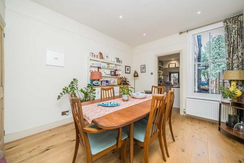 2 bedroom house for sale, Avenue Road, Kingston Upon Thames KT1