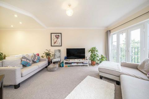 2 bedroom flat for sale, Wittering Close, Kingston Upon Thames KT2