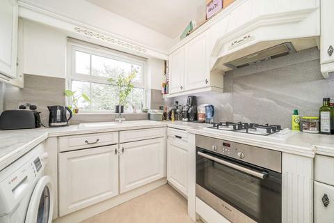 2 bedroom flat for sale, Wittering Close, Kingston Upon Thames KT2