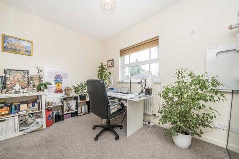 6 Wittering Close, Kingston Upon Thames, KT2 5GA