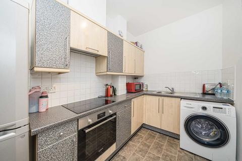 2 bedroom flat for sale, Sopwith Way, Kingston Upon Thames KT2