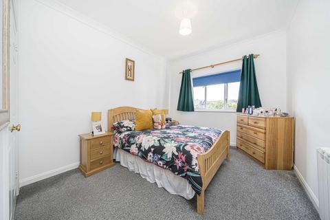 2 bedroom flat for sale, Sopwith Way, Kingston Upon Thames KT2