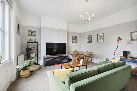 2 bedroom flat for sale, Anglesea Road, Kingston Upon Thames KT1