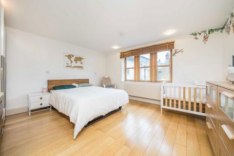 1 bedroom flat for sale, Richmond Road, Kingston Upon Thames KT2