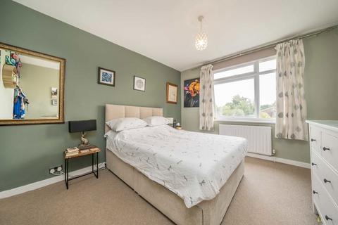 2 bedroom flat for sale, Westbury Road, New Malden KT3