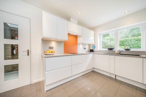 4 bedroom detached house for sale, Cotswold Close, Kingston Upon Thames KT2