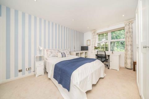 4 bedroom detached house for sale, Cotswold Close, Kingston Upon Thames KT2