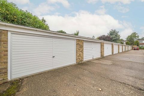 18 Cotswold Close, Kingston Upon Thames, KT2 7JN