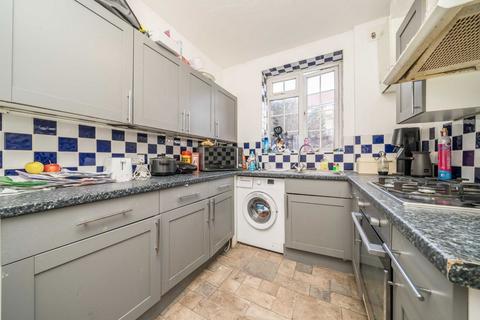 2 bedroom flat for sale, Birkenhead Avenue, Kingston Upon Thames KT2