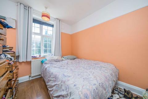 2 bedroom flat for sale, Birkenhead Avenue, Kingston Upon Thames KT2