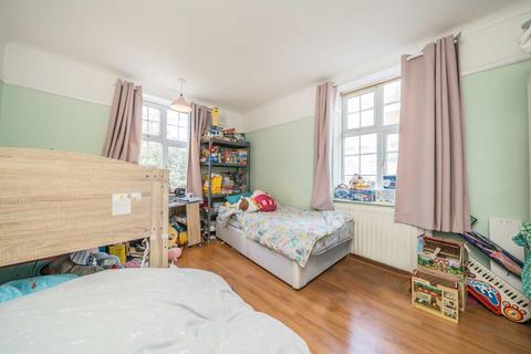 2 bedroom flat for sale, Birkenhead Avenue, Kingston Upon Thames KT2