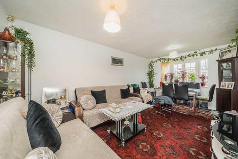 2 bedroom flat for sale, Sigrist Square, Kingston Upon Thames KT2