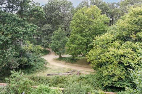 61 Haygreen Close, Kingston Upon Thames, KT2 7TS