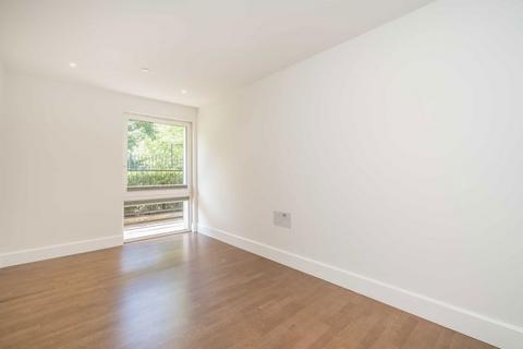 3 bedroom flat to rent, Henry Macaulay Avenue, Kingston Upon Thames KT2