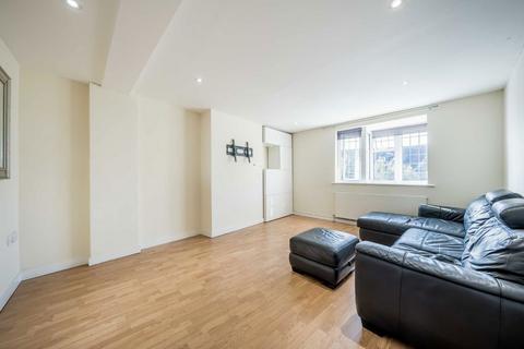 2 bedroom flat for sale, The Triangle, Kingston Upon Thames KT1