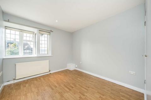 2 bedroom flat for sale, The Triangle, Kingston Upon Thames KT1