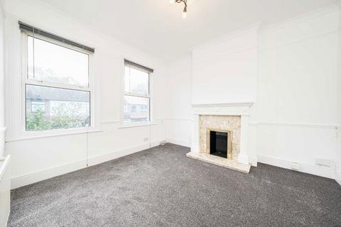 2 bedroom flat to rent, Malyons Road, London SE13