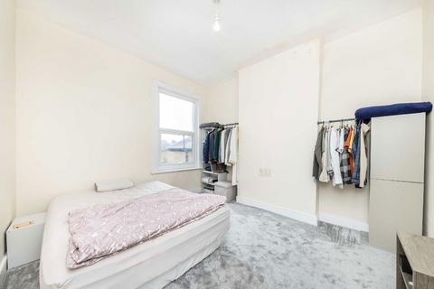 2 bedroom flat to rent, Brownhill Road, London SE6