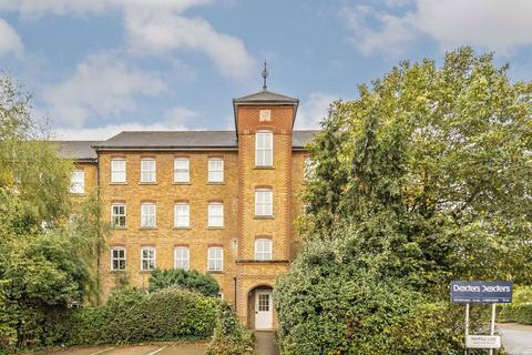 2 bedroom flat to rent, Highfield Close, London SE13