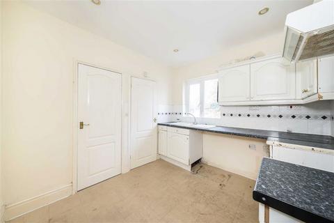 2 bedroom maisonette for sale, Mayeswood Road, London SE12