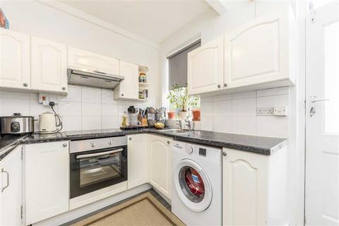 3 bedroom terraced house for sale, Sidcup Road, London SE12